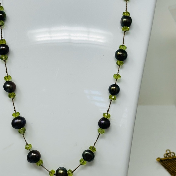 14k yellow gold  pearl and peridot necklace gorgeous - Picture 2 of 3